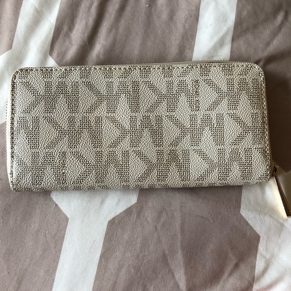 Michael Kors Speedy + Matching Wallet - Picture 4 of 5